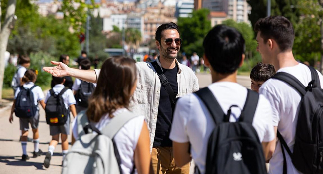 Freizeitprogramm beim Spanisch-Bildungsurlaub in Valencia mit LISA! Sprachreisen Stadtbesichtigung mit Kursleiter während eines Spanisch-Bildungsurlaubs in Valencia, Spanien